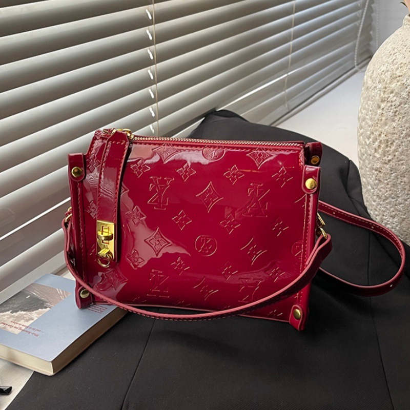 Women Bags Collection - حقيبة جلدية فاخرة بتصميم كلاسيكي من