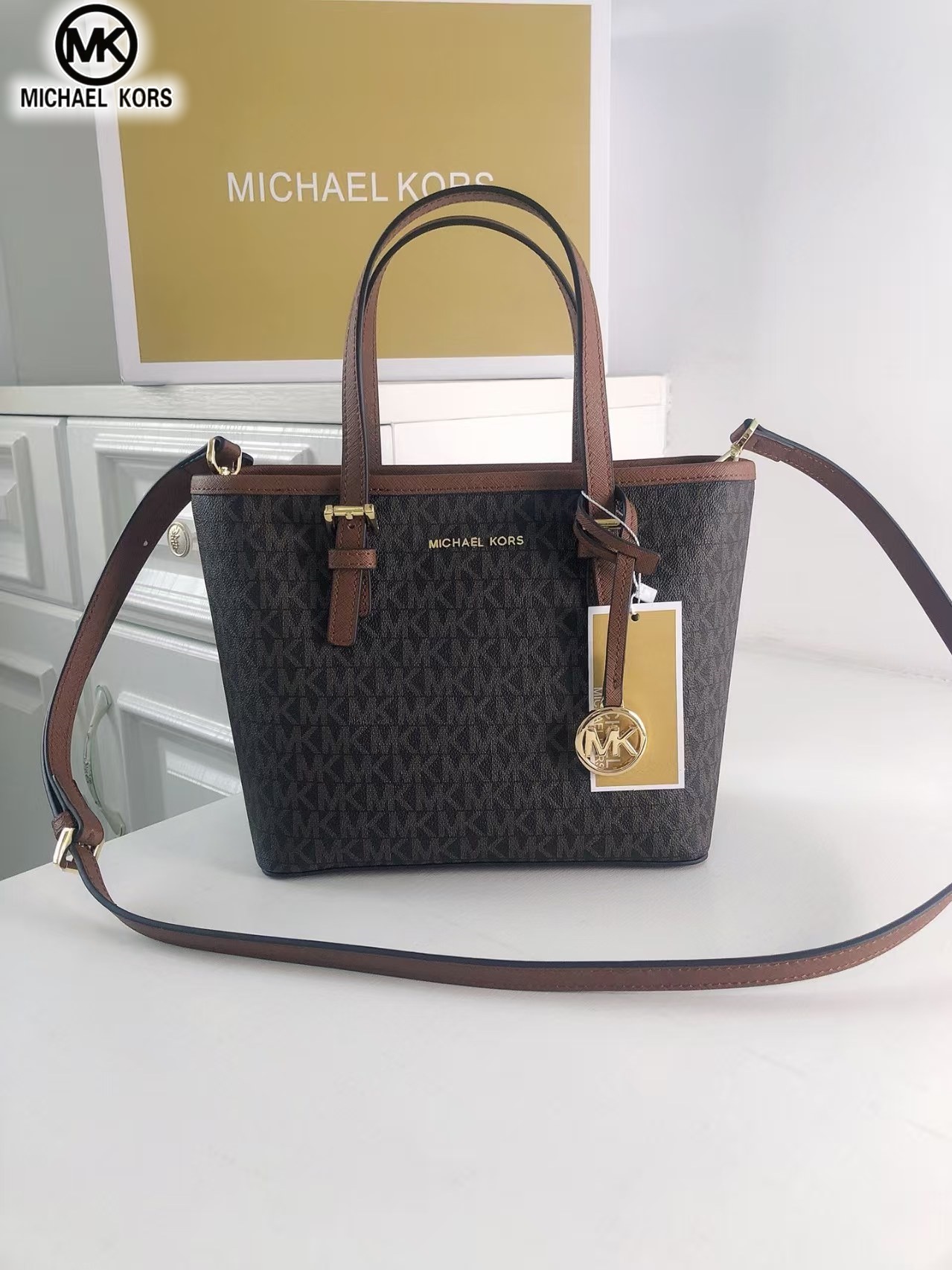 حقيبة كتف نسائية فاخرة من مايك - مراجعة Women'S Bags Of Michael Kors وسعره