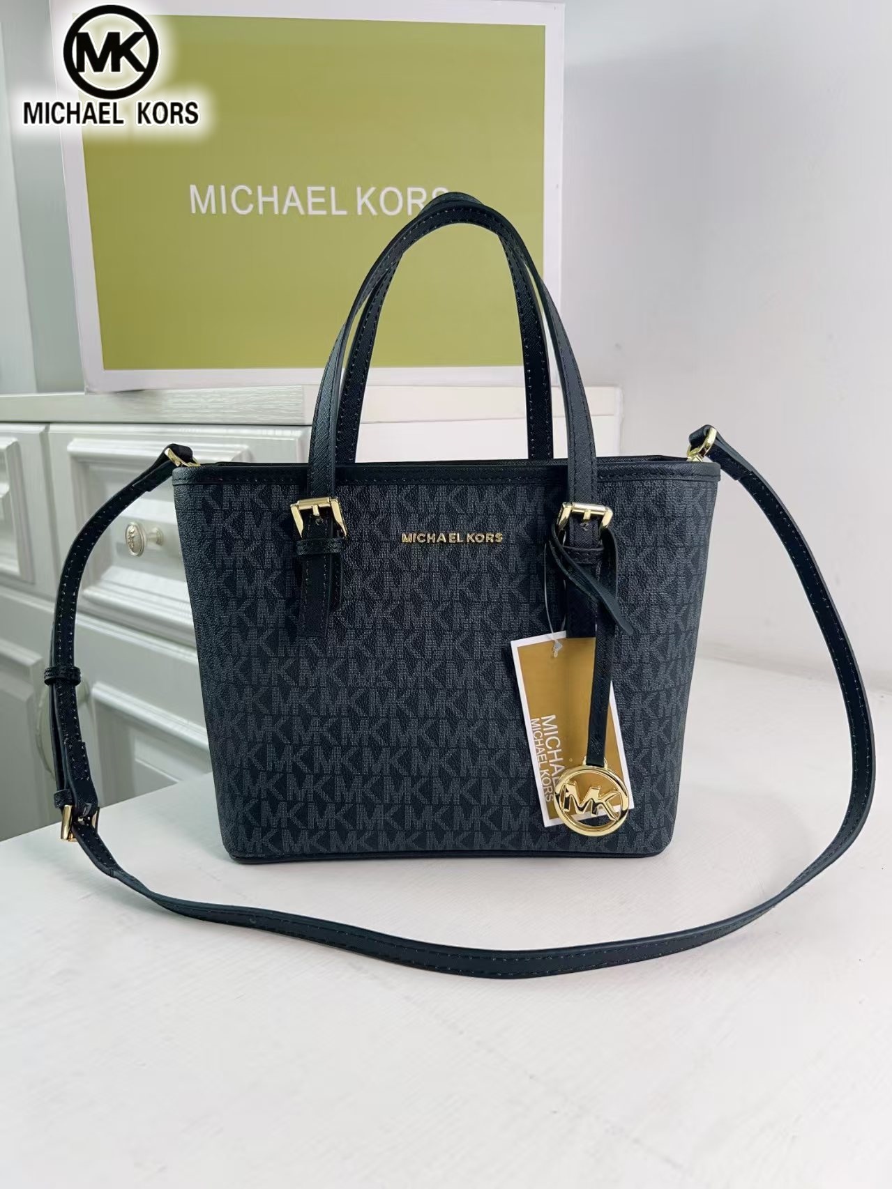 حقيبة كتف نسائية فاخرة من مايك - مراجعة Women'S Bags Of Michael Kors وسعره