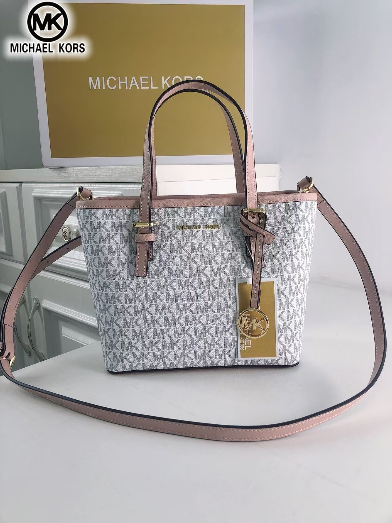 حقيبة كتف نسائية فاخرة من مايك - مراجعة Women'S Bags Of Michael Kors وسعره