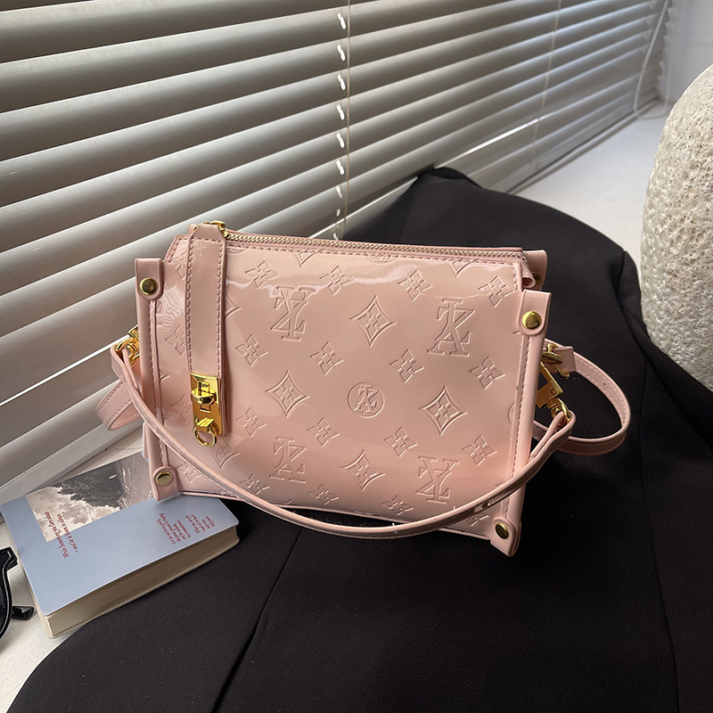 حقيبة جلدية فاخرة بتصميم كلاسي - مراجعة Women Bags Collection وسعره