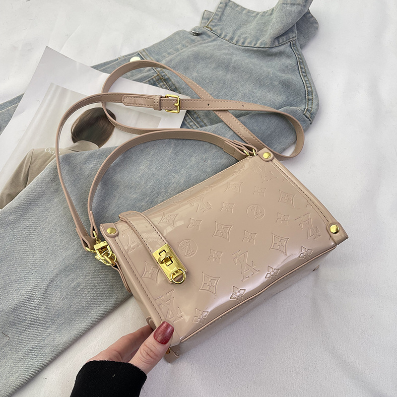 حقيبة جلدية فاخرة بتصميم كلاسي - مراجعة Women Bags Collection وسعره