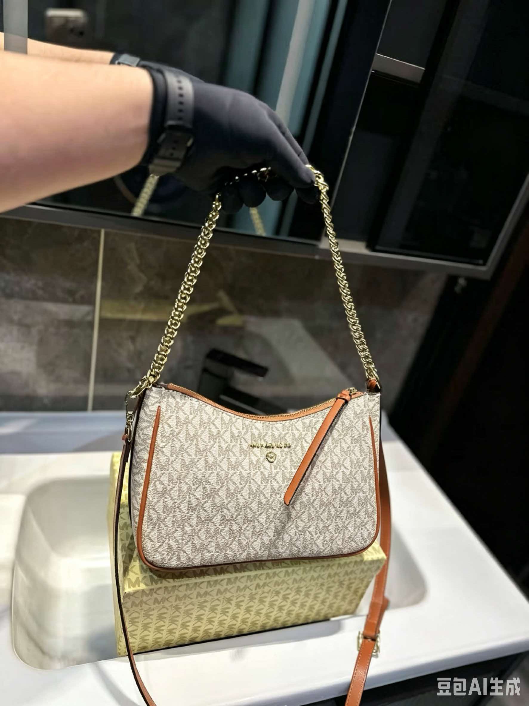 حقيبة ماهجونغ صغيرة للسفر من م - مراجعة Women'S Bags Of Michael Kors وسعره