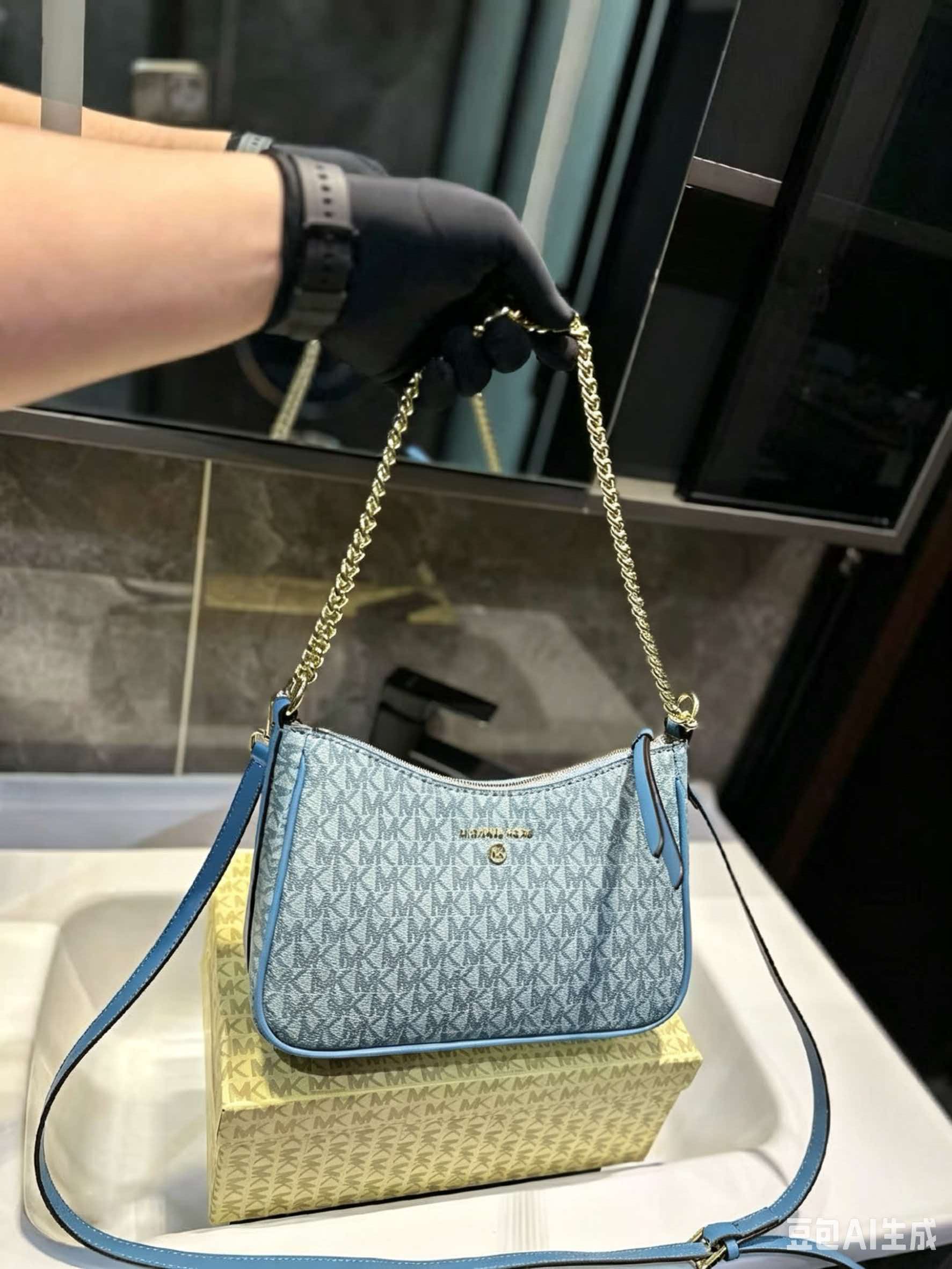 حقيبة ماهجونغ صغيرة للسفر من م - مراجعة Women'S Bags Of Michael Kors وسعره