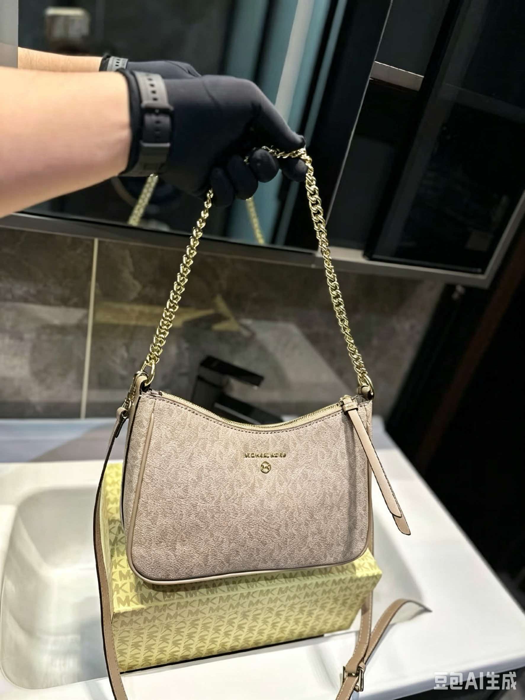 حقيبة ماهجونغ صغيرة للسفر من م - مراجعة Women'S Bags Of Michael Kors وسعره