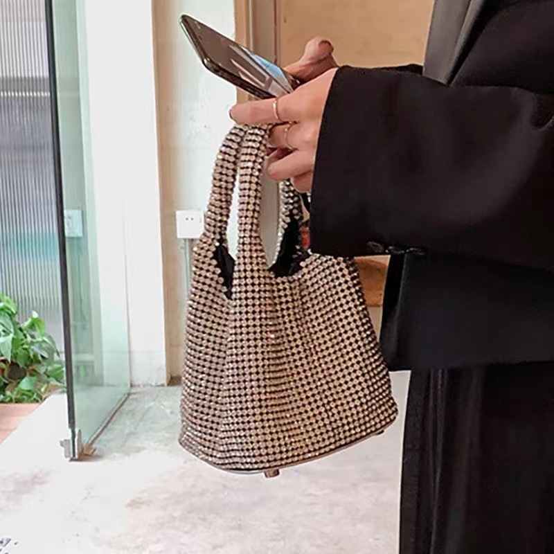 حقيبة سهرة عصرية على شكل دلو م - مراجعة Women Bags Collection وسعره