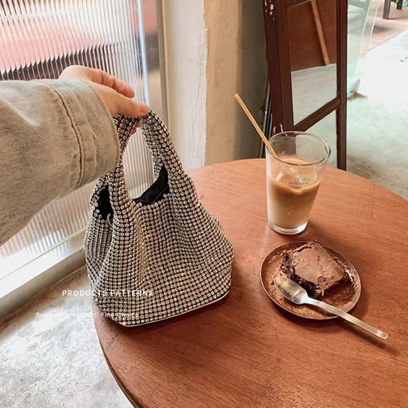 حقيبة سهرة عصرية على شكل دلو م - مراجعة Women Bags Collection وسعره