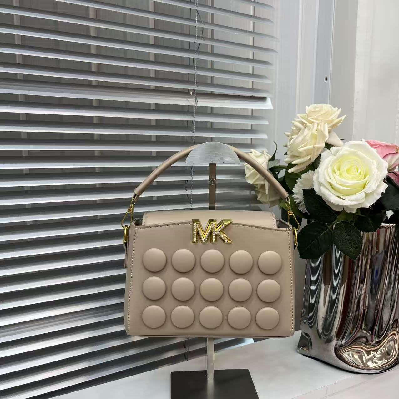 حقيبة يد نسائية فاخرة خفيفة ال - مراجعة Women'S Bags Of Michael Kors وسعره