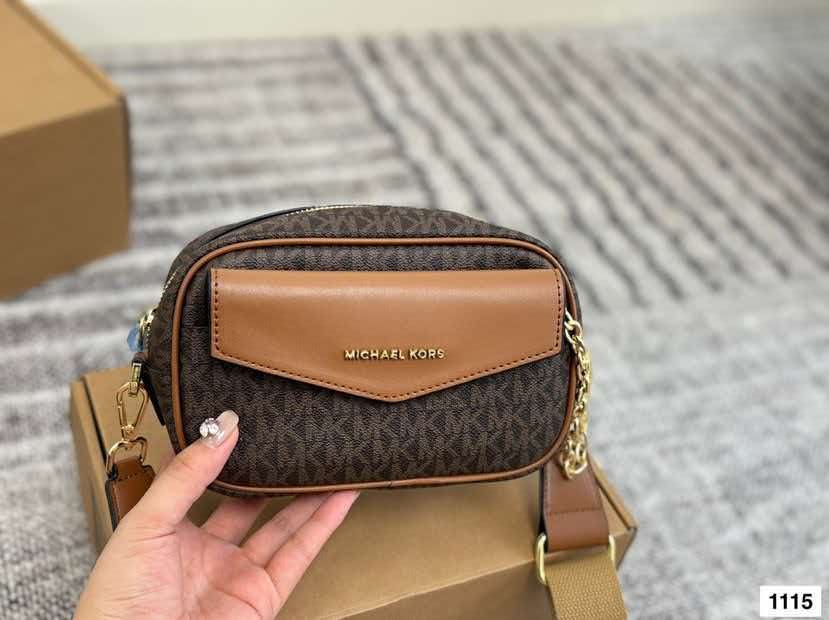 حقيبة كاميرا مايكل كورس جيت سي - مراجعة Women'S Bags Of Michael Kors وسعره