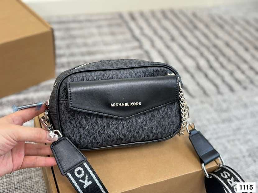 حقيبة كاميرا مايكل كورس جيت سي - مراجعة Women'S Bags Of Michael Kors وسعره
