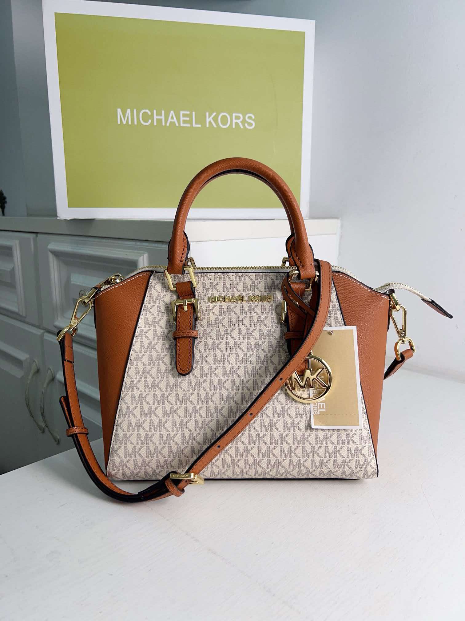 حقيبة يد نسائية جديدة من مايكل - مراجعة Women'S Bags Of Michael Kors وسعره