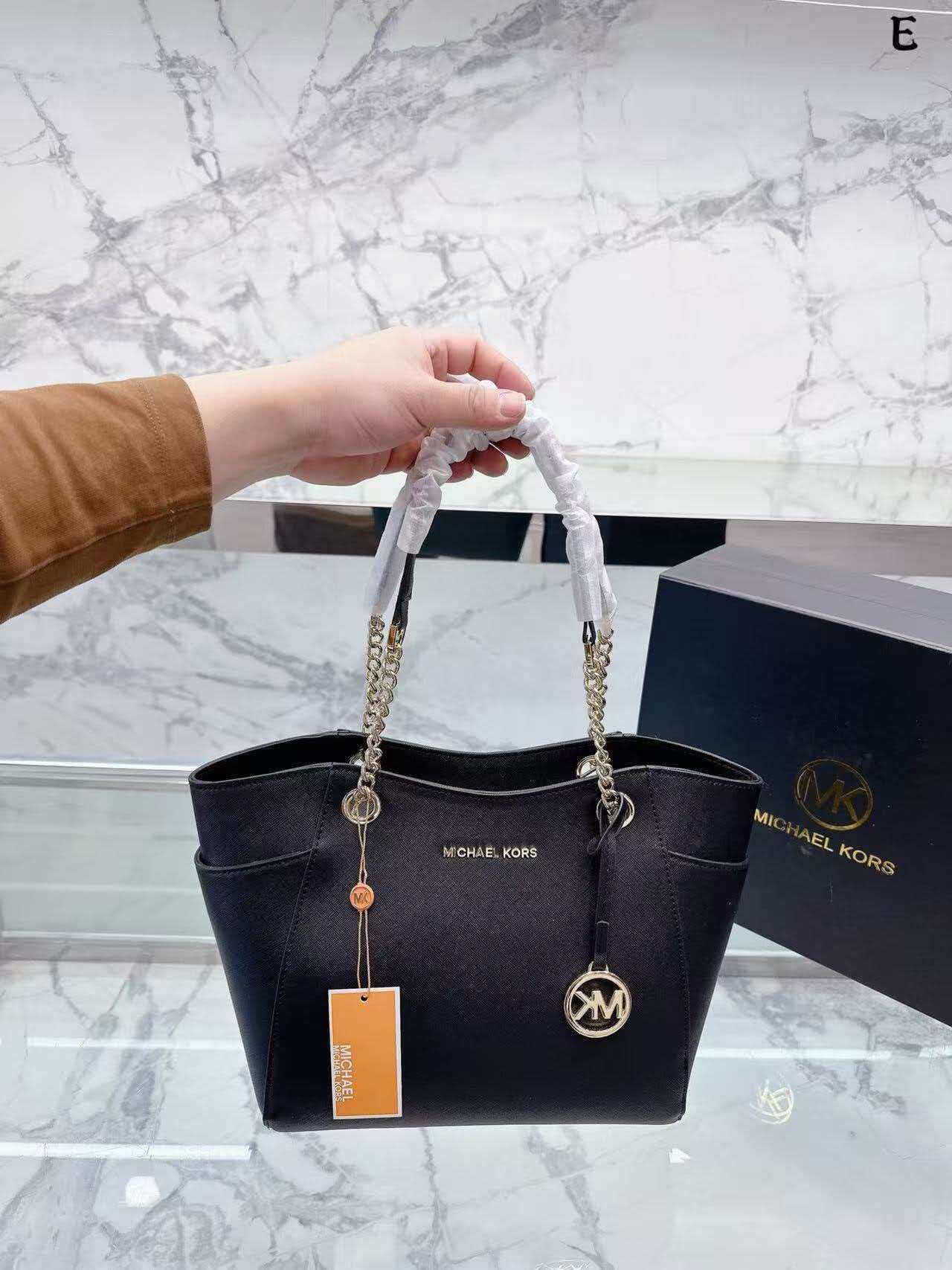 حقيبة سفر مايكل كورس جيت سيت 2 - مراجعة Women'S Bags Of Michael Kors وسعره