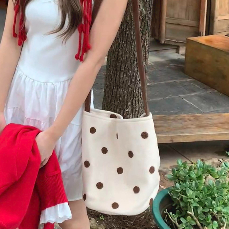 حقائب دلو صوفية منقطة للنساء،  - مراجعة Women'S Bags New Look وسعره